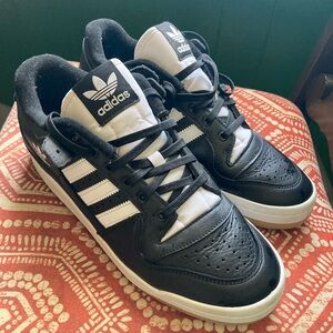 Adidas Forum Low skateboarding shoes 10.5
